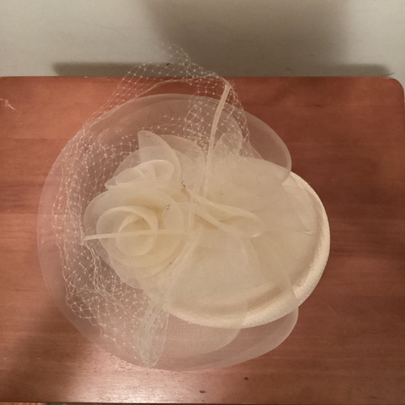 * Pillbox Hat, Wedding Fascinator Hat, Tea Party Hat - Picture 7 of 7